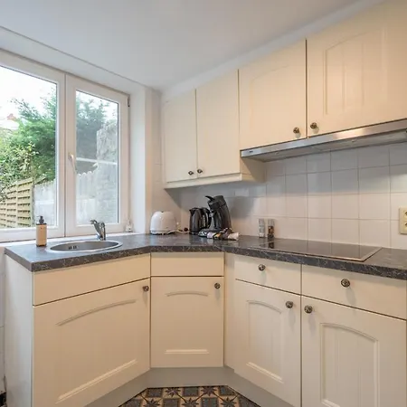 Light-filled With Private Garden Apartment Ostende